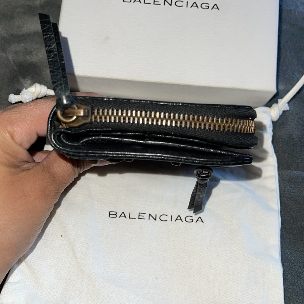 Balenciaga Preloved wallet great condition comes with box n dust bag - Picture 6 of 10